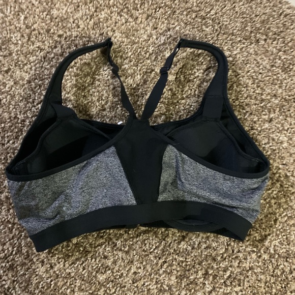 Victoria Secret Incredible Knockout Sports Bra - Picture 9 of 9